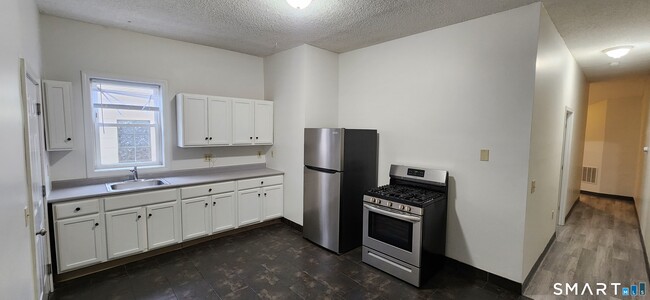 24 Meadow St in Wallingford, CT - Building Photo - Building Photo