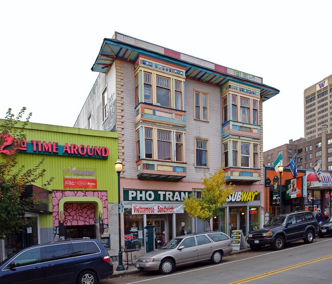Doll House Apartments in Seattle, WA - Foto de edificio - Building Photo