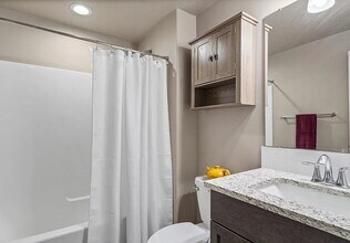 6102 Crown Crest Ave in Yakima, WA - Building Photo - Building Photo