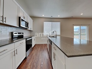 221 Allen Ln in Saratoga Springs, UT - Building Photo - Building Photo