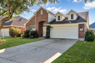 3326 Pebble Beach Ln in Pearland, TX - Building Photo
