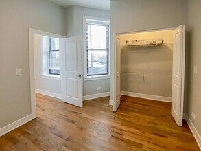 359 W Dickens Ave, Unit 4 in Chicago, IL - Building Photo - Building Photo