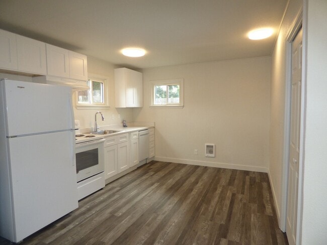 property at 2083-2085 University St SE