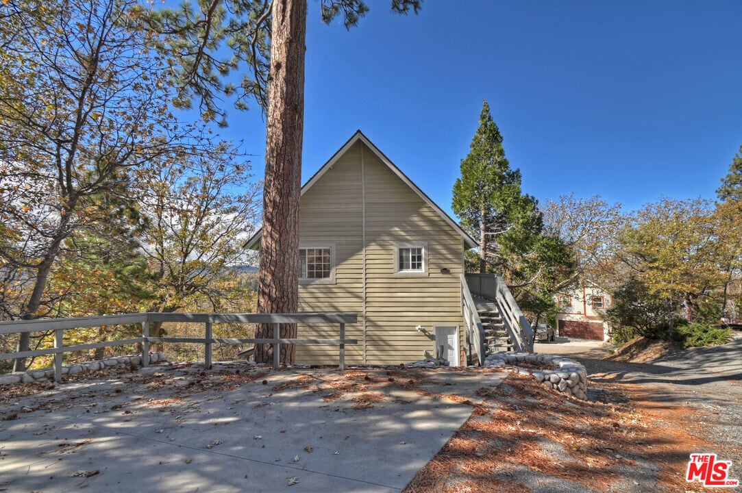 28665 Zion Dr in Lake Arrowhead, CA - Building Photo
