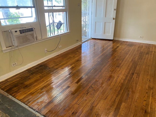 2206 Lee Hall in San Antonio, TX - Foto de edificio - Building Photo