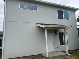 1700 104th Ave in Oakland, CA - Building Photo