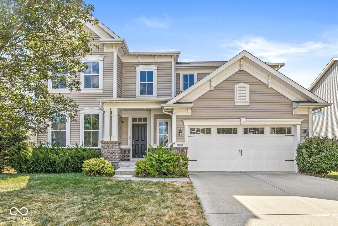 7826 Gray Eagle Dr in Zionsville, IN - Building Photo
