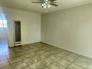 126 Wilson Ave in Bakersfield, CA - Foto de edificio - Building Photo