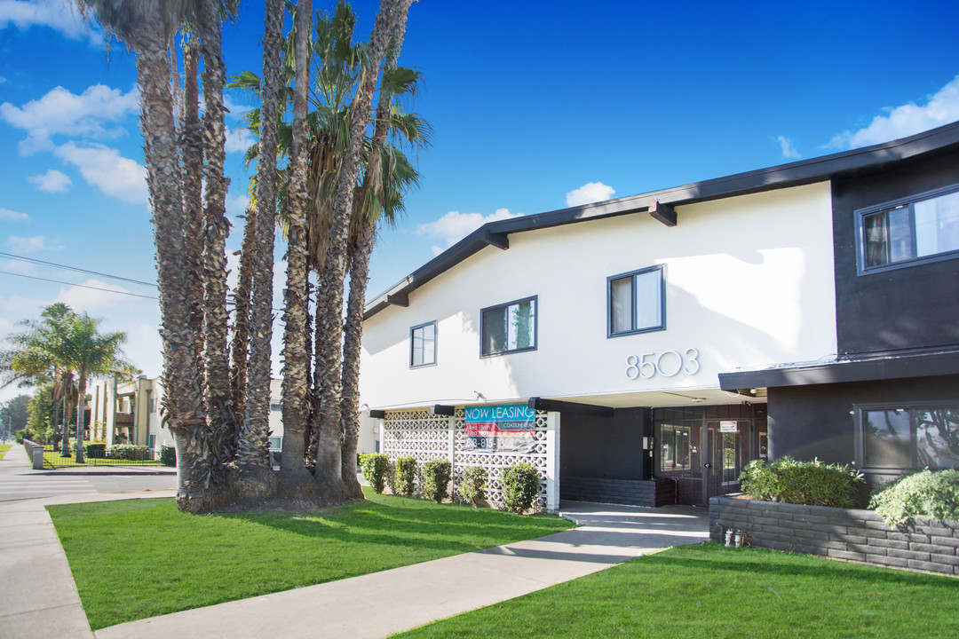 Contempo Apartment Homes in Panorama City, CA - Foto de edificio