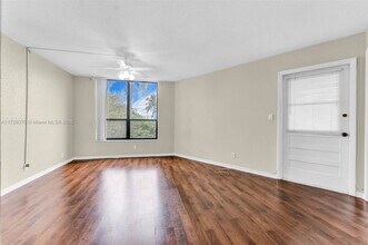 6301 N University Dr in Tamarac, FL - Building Photo - Building Photo