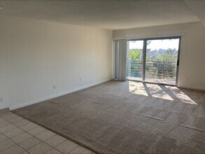 Villa Point Loma in San Diego, CA - Building Photo - Building Photo