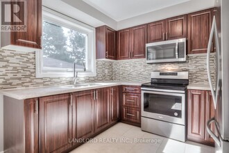 27 Ray Ave in Toronto, ON - Building Photo - Building Photo