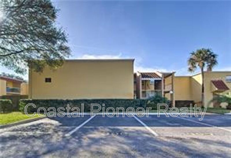 2868 Somerset Park Dr in Tampa, FL - Foto de edificio