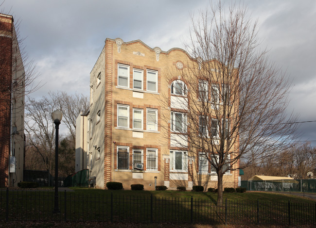 Collin Bennett Commons in Hartford, CT - Building Photo - Building Photo