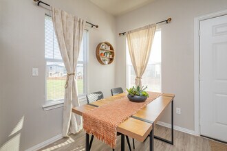 Avalon At OKC I & II in Oklahoma City, OK - Foto de edificio - Building Photo