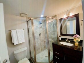 4700 Roanoke Pkwy in Kansas City, MO - Building Photo - Building Photo