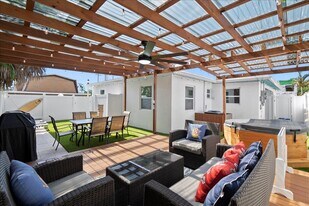 2741 Parker Ave in West Palm Beach, FL - Building Photo