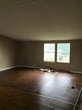 102 Colleton Ln in Clinton, SC - Building Photo - Building Photo