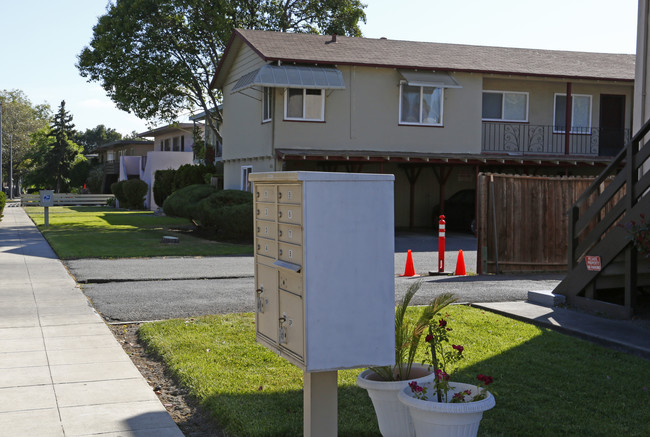 1824 Davis St in San Jose, CA - Building Photo - Building Photo