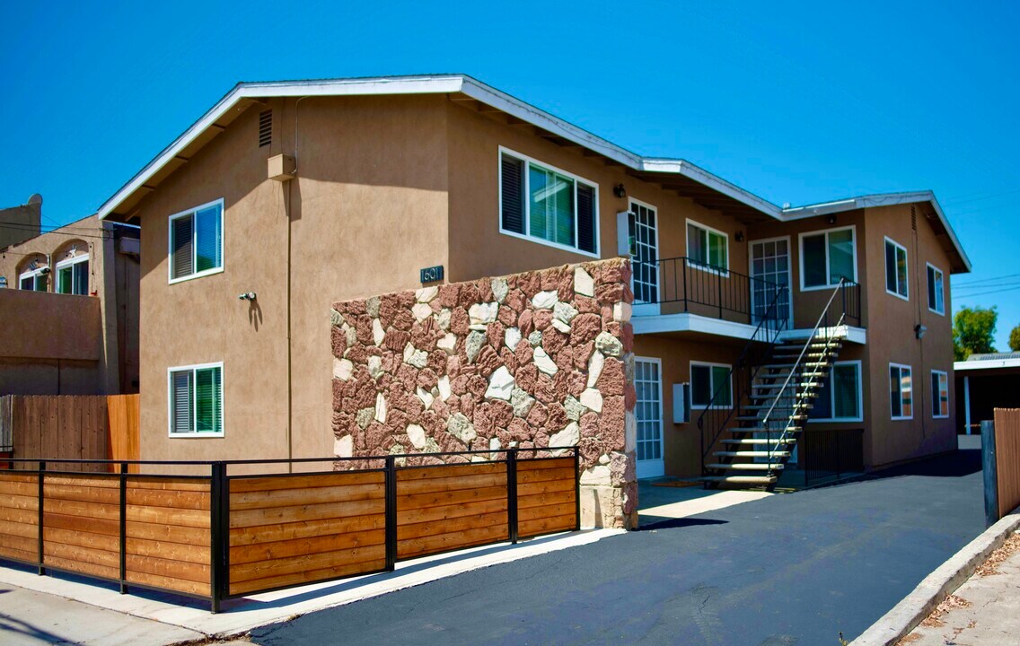 1601 Alabama St, Unit A in Huntington Beach, CA - Building Photo