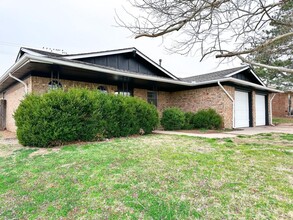 5314 NW Rotherwood Dr in Lawton, OK - Building Photo - Building Photo