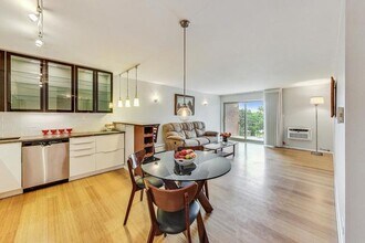 16 E Old Willow Rd in Prospect Heights, IL - Building Photo - Building Photo