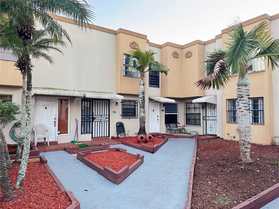 5774 W 26th Ave in Hialeah, FL - Building Photo