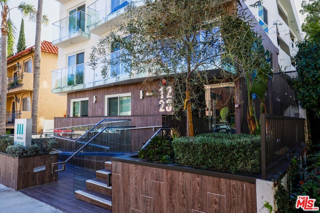 1223 Wellesley Ave in Los Angeles, CA - Building Photo