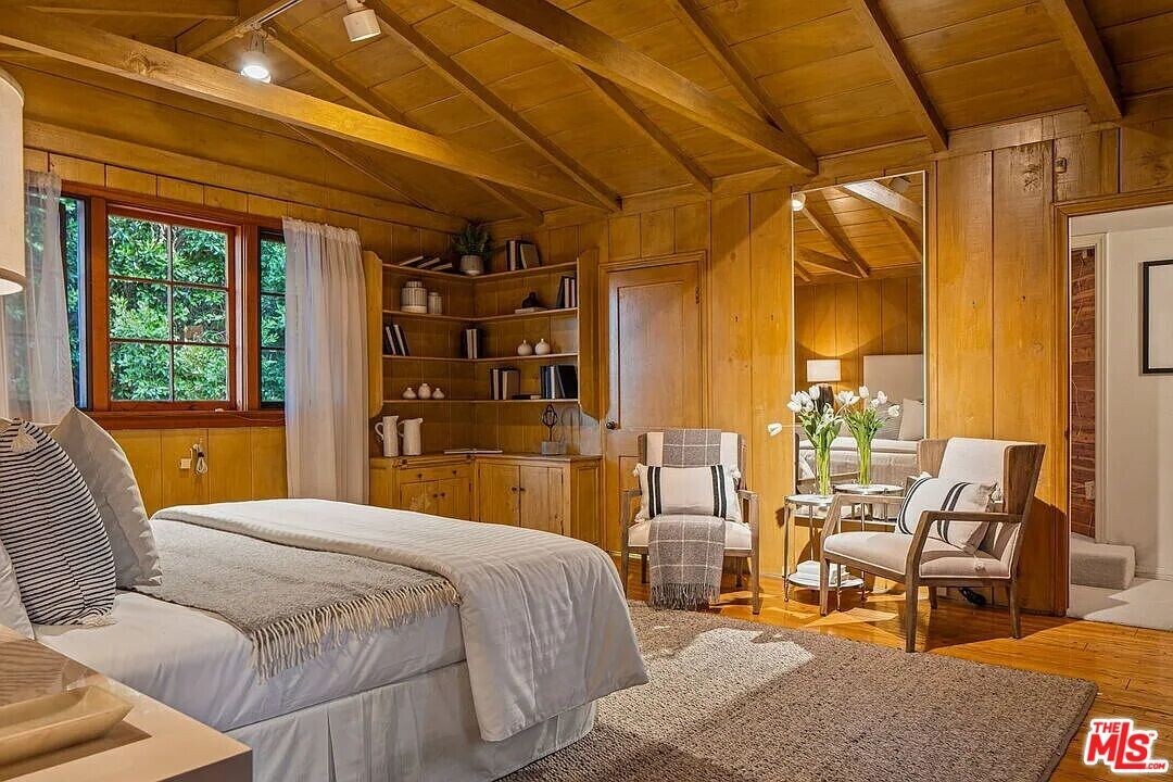 1357 Beverly Estate Dr in Beverly Hills, CA - Building Photo