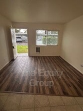 331 E Elm St in Hanford, CA - Building Photo - Building Photo