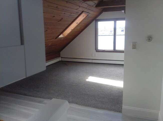 119 Thames St, Unit 3 in Groton, CT - Building Photo - Building Photo