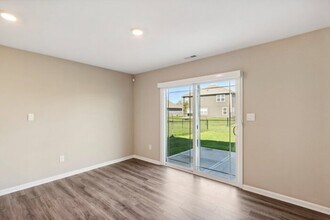 523 Marsh Aster Dr in Greenfield, IN - Foto de edificio - Building Photo