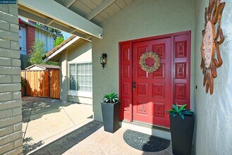 933 Meadowvale Ct in Martinez, CA - Building Photo - Building Photo