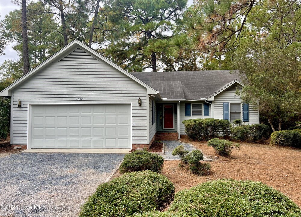 2605 Longleaf Dr SW in Pinehurst, NC - Building Photo