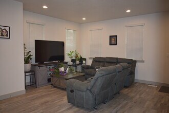 83 N Orch Dr in North Salt Lake, UT - Building Photo - Building Photo