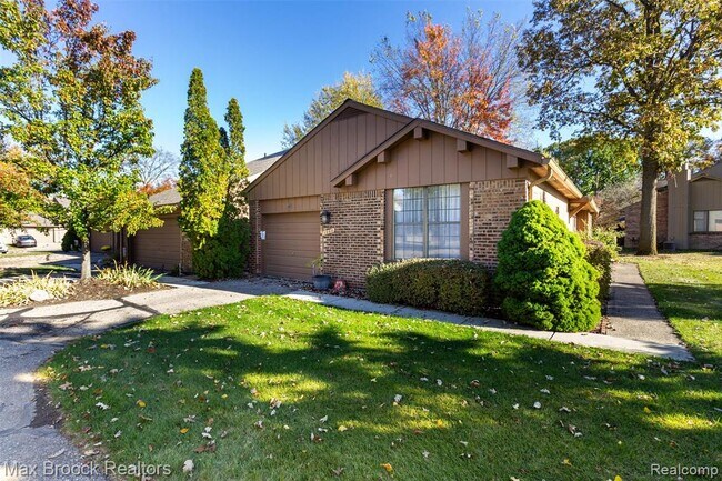 1860 Christy Ct in Rochester Hills, MI - Building Photo - Building Photo