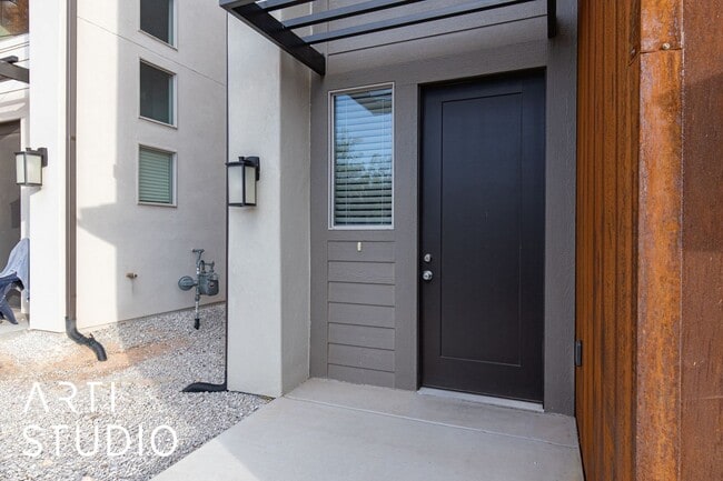 3156 E Sky Rim Wy in Saint George, UT - Building Photo - Building Photo