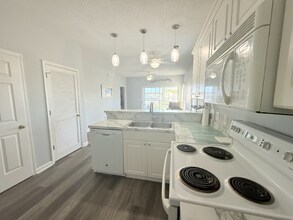 2040 Cross Gate Blvd in Myrtle Beach, SC - Building Photo - Building Photo