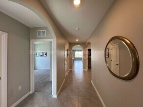 5345 Oxford Gray Rd in Zephyrhills, FL - Building Photo - Building Photo