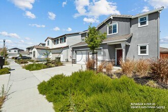 437 Manhattan Dr in Lathrop, CA - Building Photo - Building Photo