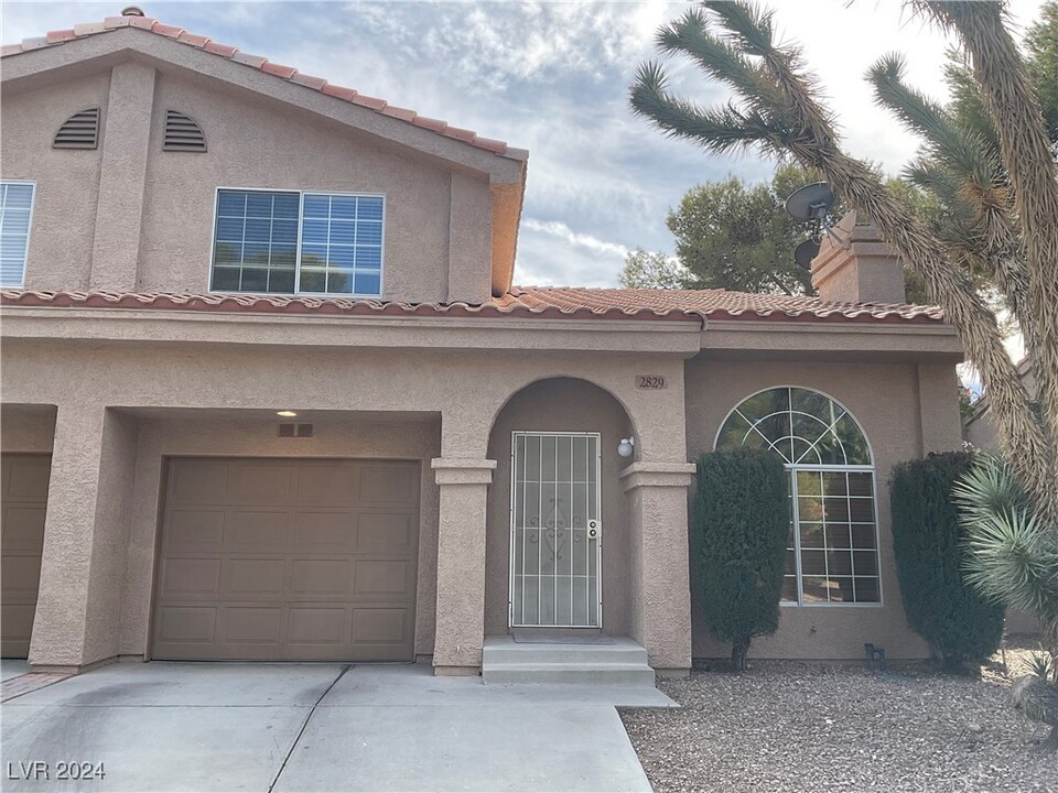 2829 Yukon Trail Dr in Henderson, NV - Foto de edificio