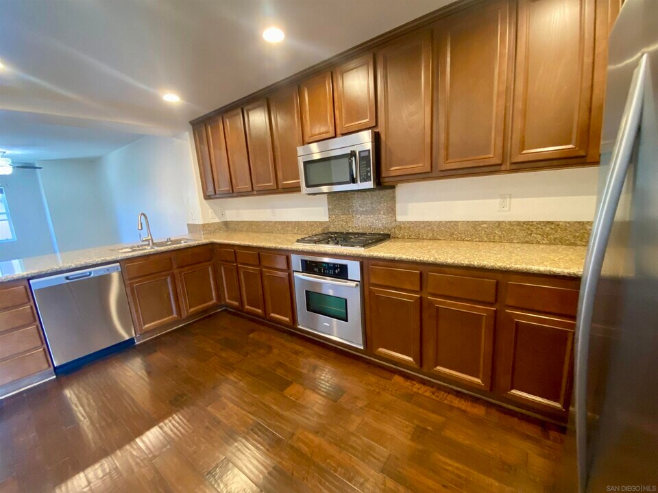 17009 Avenida Visalia in San Diego, CA - Building Photo