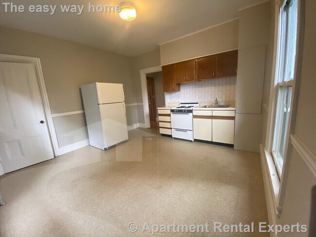 8 A Forest St, Unit #2R in Cambridge, MA - Building Photo - Building Photo