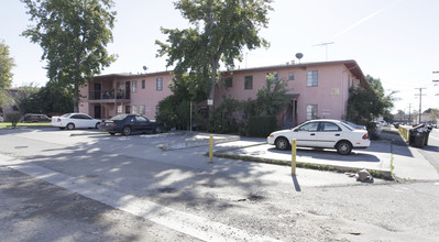 North Hollywood Apartments in North Hollywood, CA - Building Photo - Building Photo