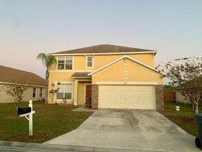 8327 Adele Rd in Lakeland, FL - Foto de edificio - Building Photo