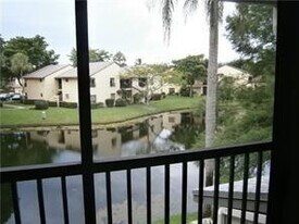 3559 Cocoplum Cir in Coconut Creek, FL - Building Photo