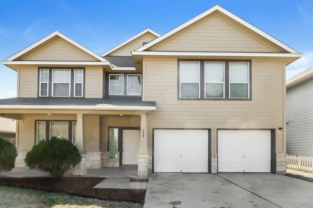 539 W Metcalfe St in Hutto, TX - Foto de edificio