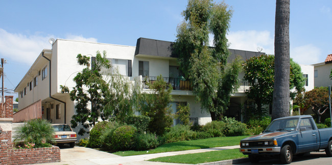 9719 Regent St in Los Angeles, CA - Foto de edificio - Building Photo