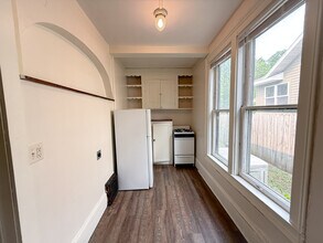 1012 1st Ave, Unit 4 in Eau Claire, WI - Foto de edificio - Building Photo