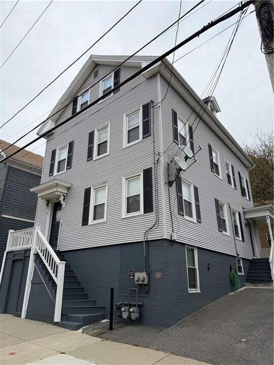 125 Calverley St in Providence, RI - Building Photo